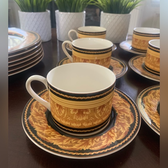 Victoria & Beale Renaissance Translucent Porcelain Dining Set - Picture 4 of 4